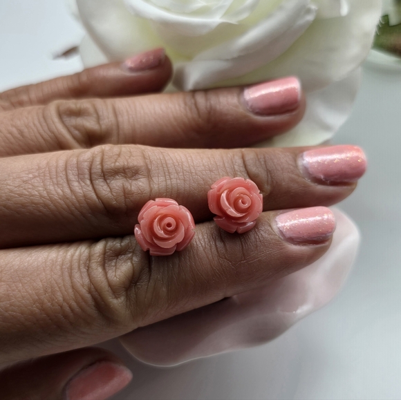 ❤️ ROSELYN STUD EARRINGS - Picture 5 of 5